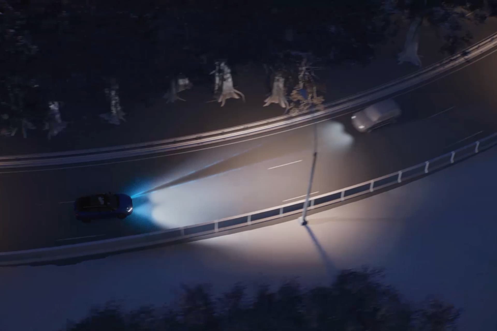 Nissan X-Trail – wspomaganie oświetlenia drogi